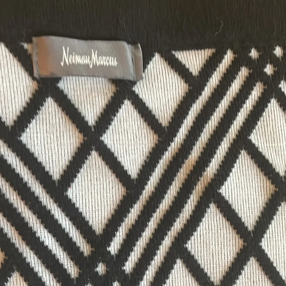 Neiman Marcus 2 piece sweater business casual stretchy - Picture 10 of 10